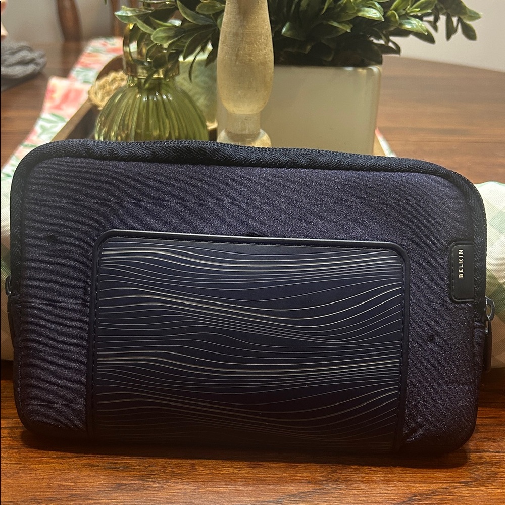 💥 2/$10 Belkin Navy Electronic Device Protective Sleeve